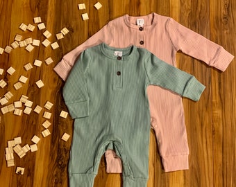 Baby Boy or Girl Newborn Ribbed Onesie Romper Bodysuit with 2 Buttons | Size: Newborn - 12 Month | Neutral Baby Clothes | Unisex Outfit