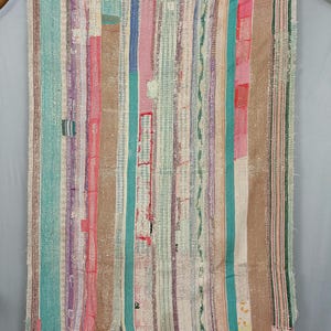 Vintage Kantha-täcke, unik indisk textilkonst, handsydd, sällsynt samlarobjekt för heminredning, lappad flerfärgad randig vändbar