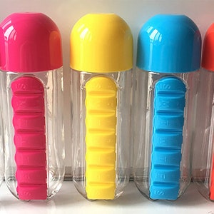 PERSONALIZED Pill Box Water bottle w/Removable Pill Organizer - Clear Gym Water bottle - 7 days pill organizer