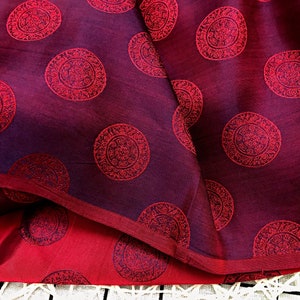PURE MULBERRY SILK-stof op maat gesneden - zijdestof rood patroon - organische vezels - handgemaakte zijde - cadeau voor haar - zijden kledingstof