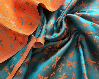 Tkanina CZYSTY JEDWAB MULBERRY przycięty na wymiar - Niebieski jedwab z wzorem pomarańczowej ważki - Naturalny jedwab - Krawiectwo - Prezent dla kobiet