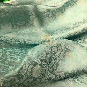 Tissu floral en soie de mûrier par mètre - Tissu fait main - textile vintage - Confection de robes - Soie à coudre - Cadeau pour elle - Coudre des vêtements
