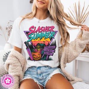Camiseta de verano estilo slasher, camiseta retro de campamento de terror, Halloween de los 80, camiseta de verano/verano, camiseta de campamento espeluznante, camiseta con estética slasher vintage White