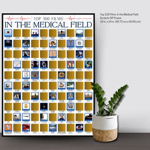 Może przedstawiać: Czarny plakat w ramie zatytułowany "Top 100 Films: In the Medical Field". Plakat jest w formie zdrapki, ze 100 złotymi kwadratami zakrywającymi obrazy filmowe. Plakat ma wymiary 45,72 cm x 60,96 cm.