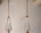 Coppia di lampadari a sospensione in vetro di Murano, con paralumi a forma di grandi foglie. | Lo Stile Italiano