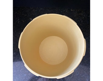 Tupperware Canister 807-8 Yellow 12 Cup Canister With Lid 7 1/2
