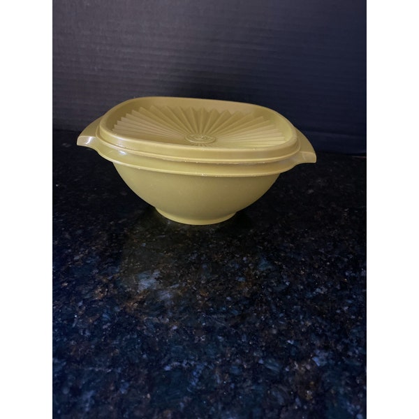 Tupperware Avocado Green #840-4 Servalier Bowl & Lid