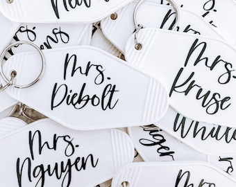 Bride Personalized Keychain, Retro Motel Keychain, Colorful Keychain, Wedding key, Retro Keychain, Unique Gift Idea, Car Keys, House Keys