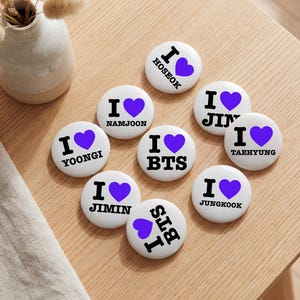 ピンズ・ピンバッジ・缶バッジ BTS V brooch set Artist-made Collection V- Brooch Set (Faces) | Kgifts.shop