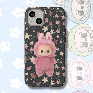 Bonita funda de teléfono de juguete Labubu, funda kawaii, adorable funda de dibujos animados, divertido protector de teléfono con personajes, funda de juguete caprichosa