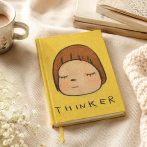 Cuaderno de tapa dura con ilustraciones de Yoshitomo Nara, inspirado en el pensador / Cuaderno con la cara de una chica amarilla