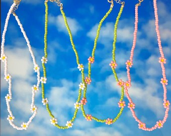 Daisy Flower Seed Bead Choker