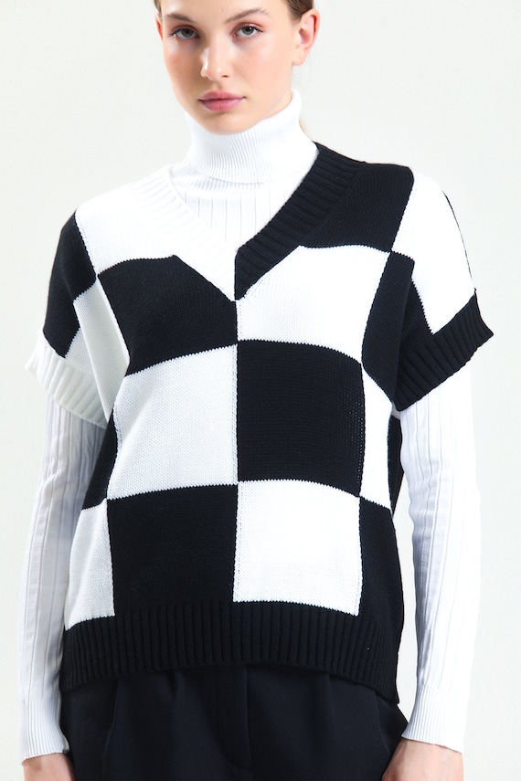 Wednesday Addams Jenna Handknit Black and White Sweater Vest - Etsy Polska