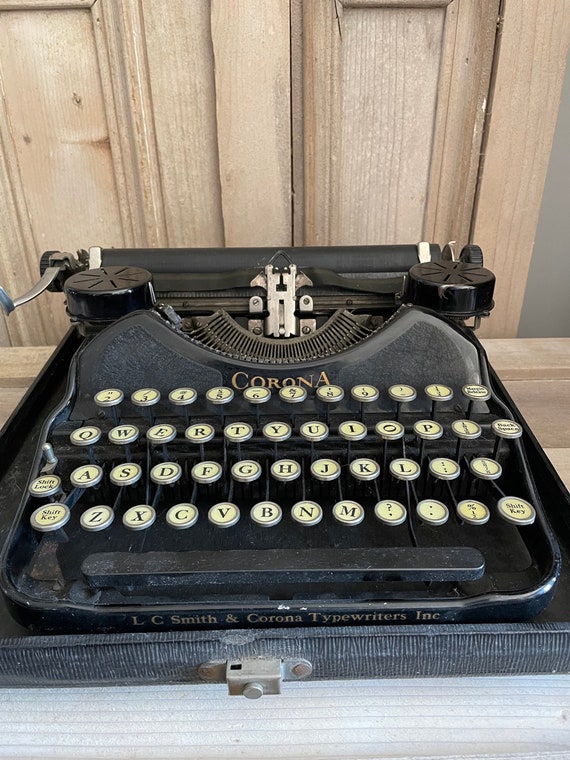 Original CORONA Collectible Antique Suitcase Vintage Typewriter in Working  Order
