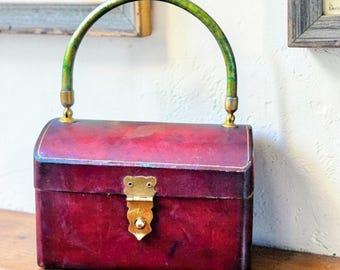 Porte-monnaie en cuir antique avec poignée en laiton et boîtier rouge