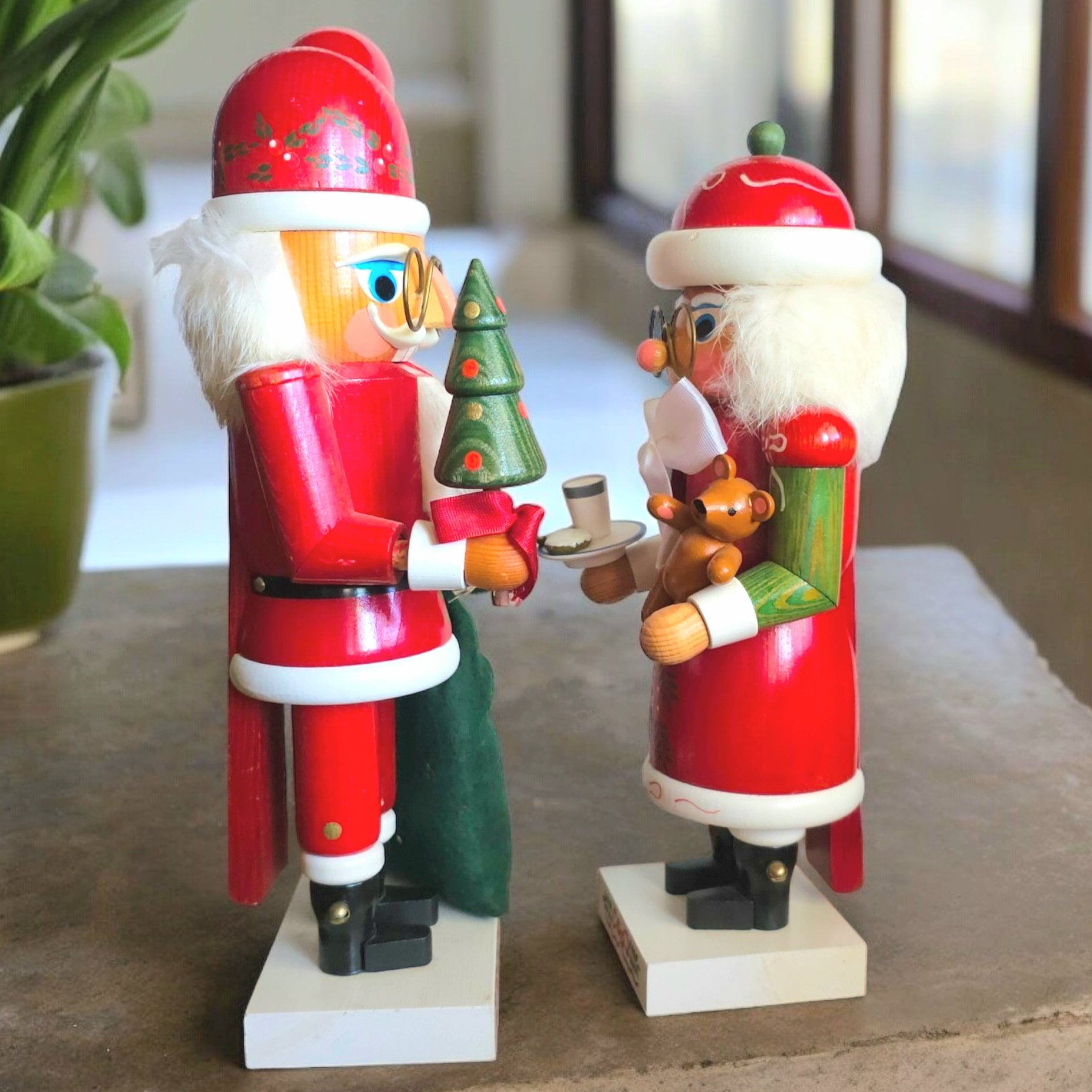 サンタクロース夫妻の人形 ドイツからのサンタクロース夫妻のくるみ割り人形 - Etsy 日本