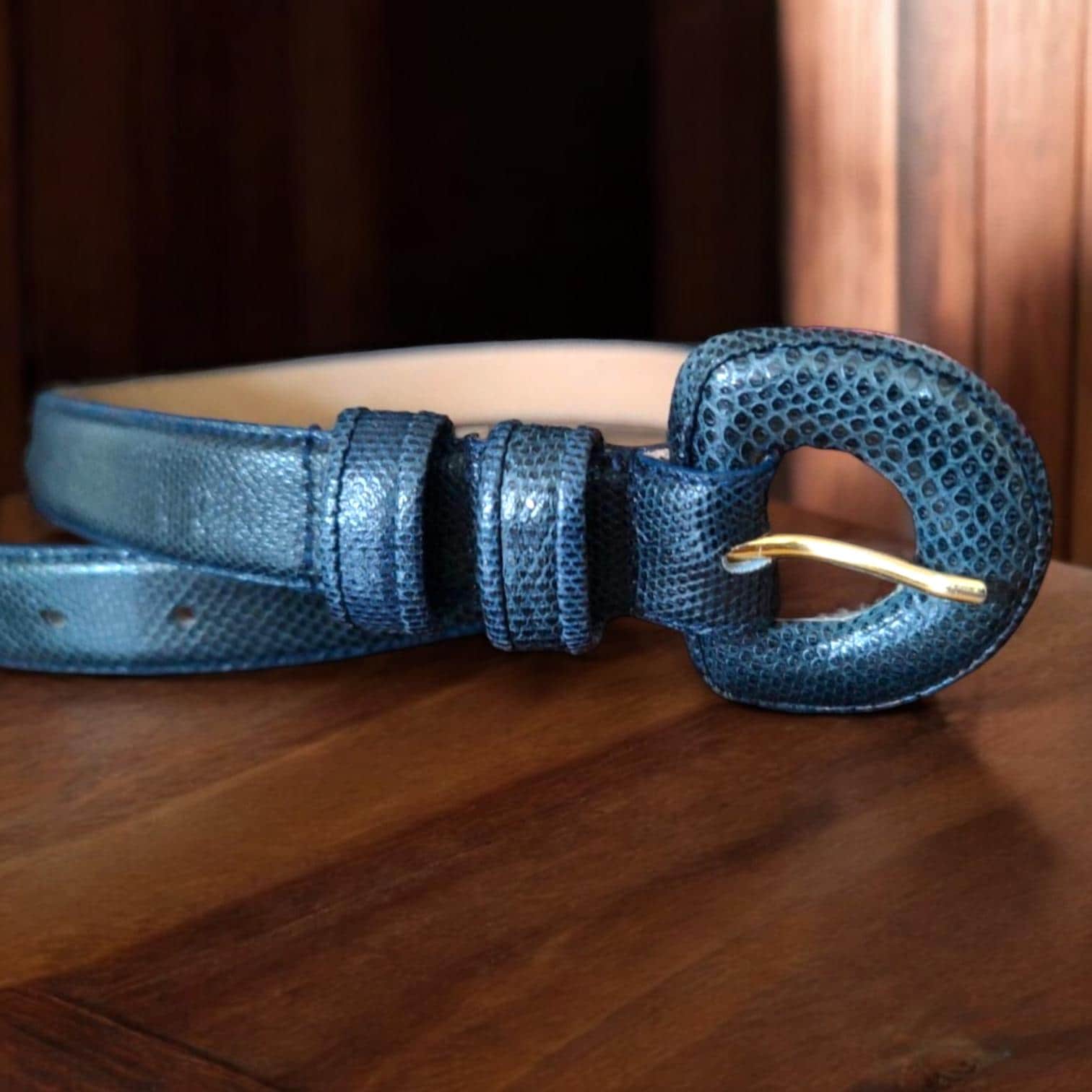 Linda Allard 
Elegant Royal Blue Snake Leather Belt with Gold Buckle (Vintage) Vintage C1980s Cornflower Blue Genuine Snakeskin Exotic  main image 4