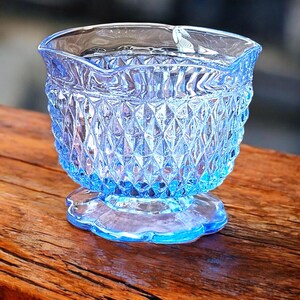 青色ガラスボウル 金属スタンド付き 青色ガラスボウル 金属スタンド付き 青色ガラスボウル 金属スタンド付き