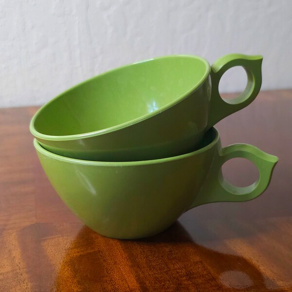 2 Mid Century Avo Green Melamine Coffee Cups