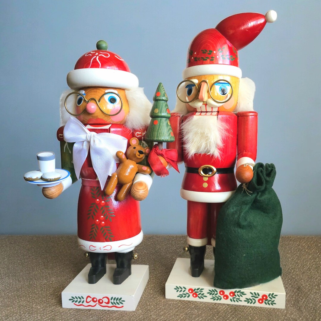 サンタクロース夫妻の人形 il_1080xN.6142761905_g1mi.jpg
