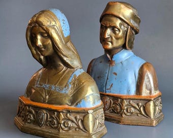 Antieke bronzen boekensteunen uit Pompeii met de afbeeldingen van Dante en Beatrice in art deco-stijl.