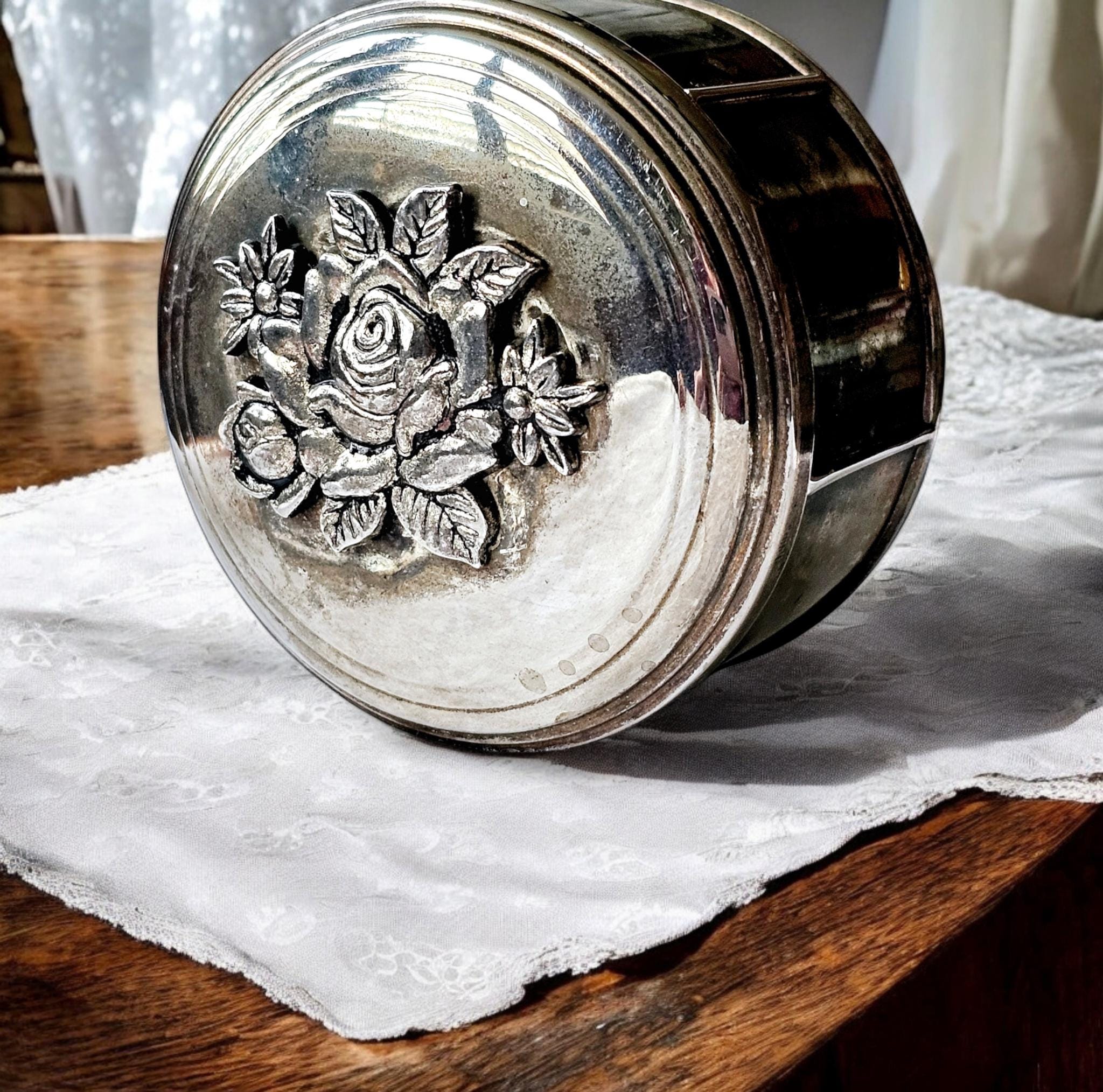 スナッフボックス 2個 イギリス製/フランス製 20世紀前半 A Chinese export silver snuff box, Wongshing 中国出口银鼻烟