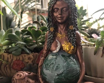2Pcs Millennial Gaia Terre Mère Déesse Statue Collier Résine Figurine Collier Cadeau Creative Mothers Day Day