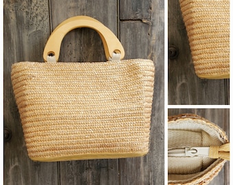 Bolso de paja dulce y sencillo de los años 80 con asas de madera