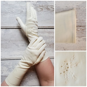 Vintage Banana Cream Embroidered Gloves.  Extra Small/Small 5 - 6