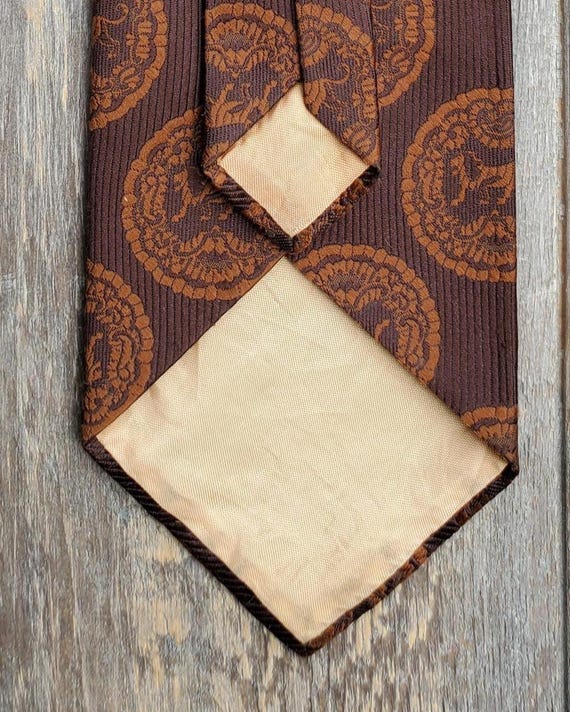 1970s Medallion Necktie by "Guardsman" View 6
