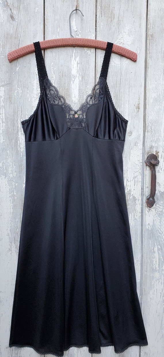 Buy 1970s "reitmans" Rosebud Slip/dress in Jet Black Small Online in India - Etsy Buy 1970s "reitmans" Rosebud Slip/dress in Jet Black Small Online in India - Etsy