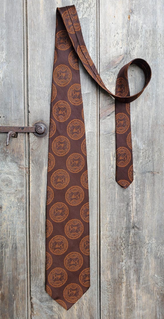 1970s Medallion Necktie by "Guardsman" View 2