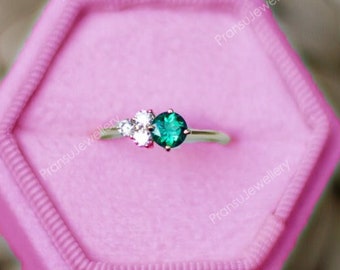 0.80CT Green Moissanite Engagement Ring 3 Diamond Statement Ring For Woman Dainty Unique Wedding ring Anniversary Ring promise ring|