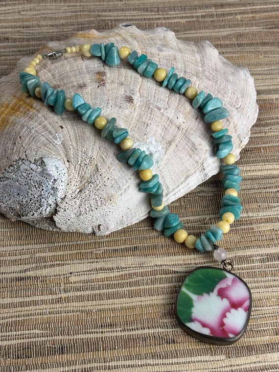 Stone Crystal Bead Porcelain Pendant Necklace