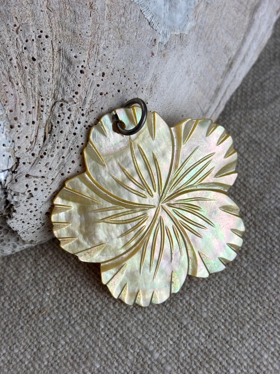 Mother Of Pearl Tropical Flower Shaped Pendant
