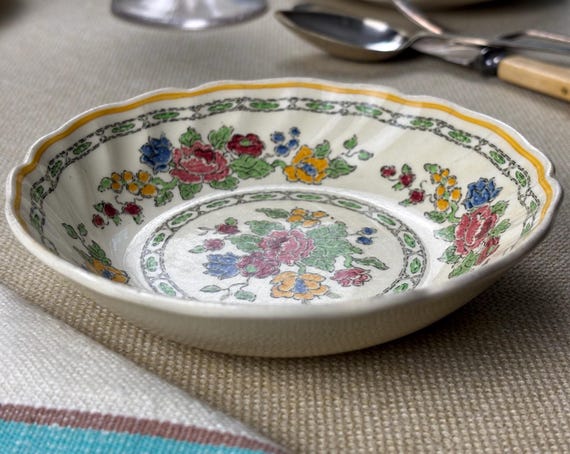 Royal Doulton The Cavendish Berry Bowl Dessert Bowl Pat. No. D5009 England