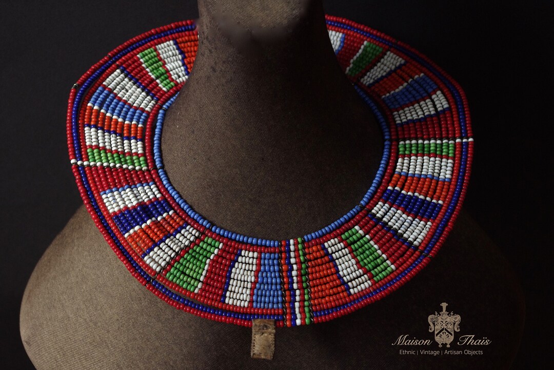 Shahiri  Handmade Maasai Masai Beaded Tribal Colorful Circle pendant Necklace Red