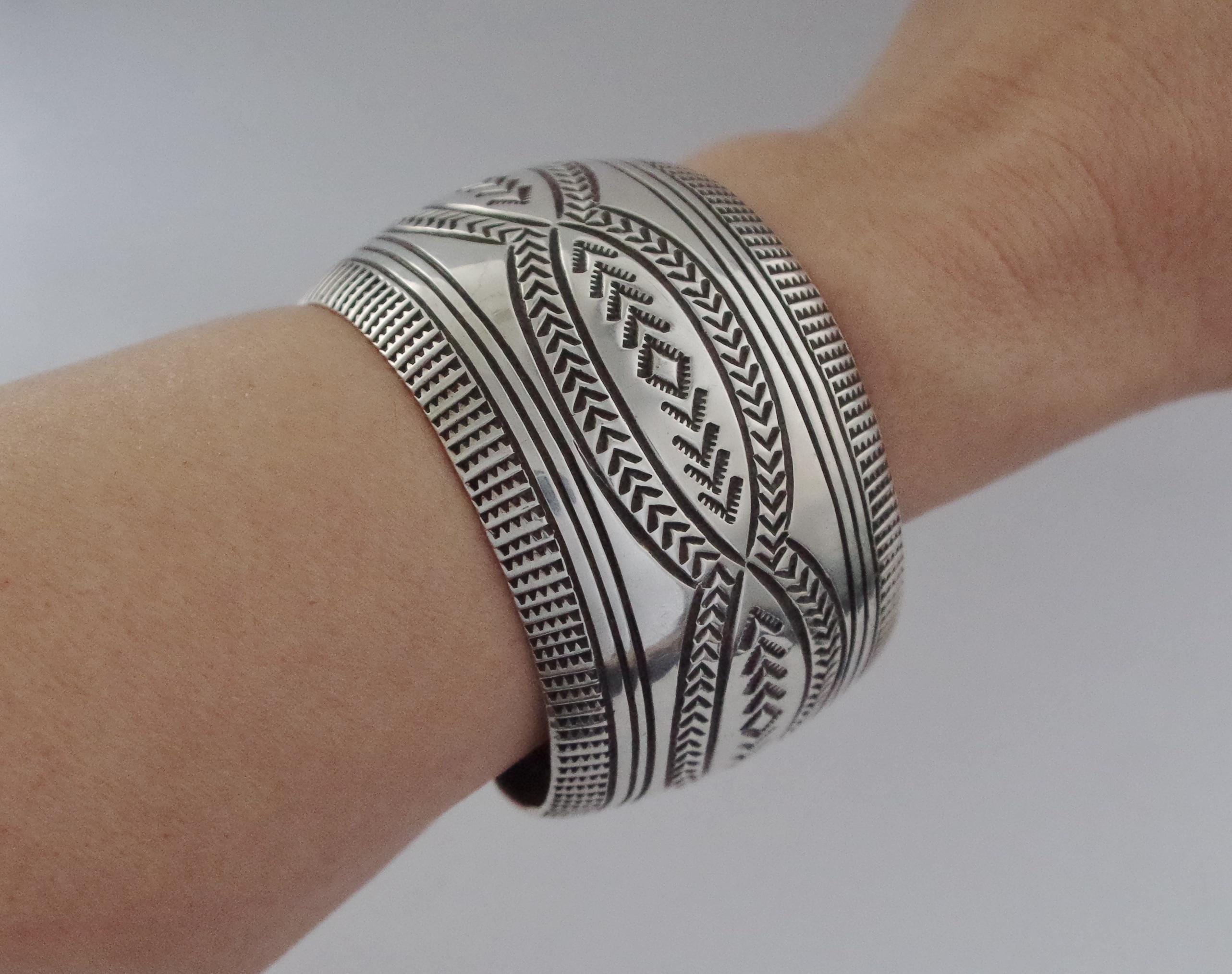 navajo ナバホ スターリングシルバー バングル CARSON B マライカ ナバホ ハンドメイド スターリングシルバー バックル/Navajo