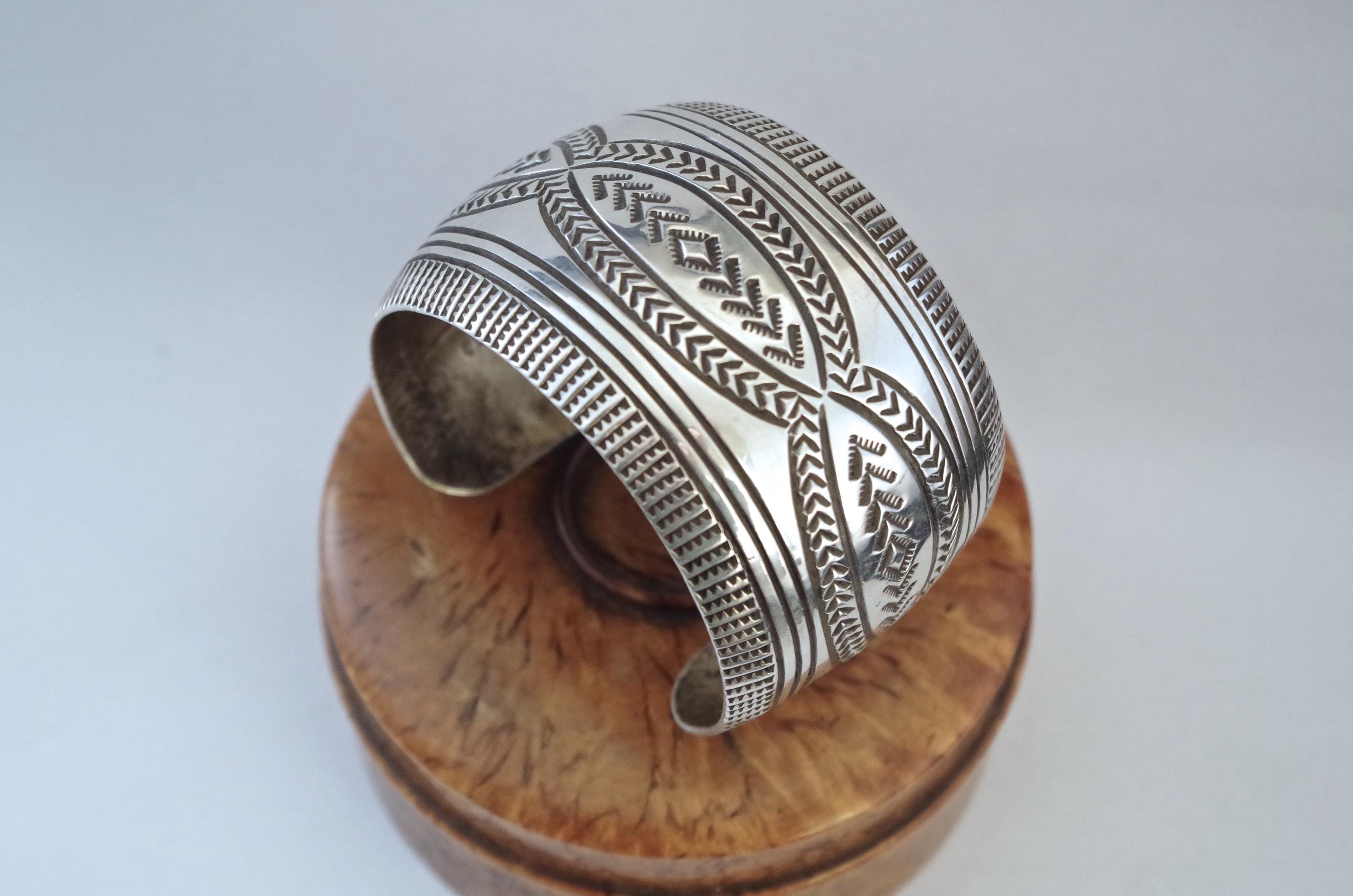 スターリングシルバー バングルウォッチ B. Carson ヴィンテージ Navajo OLD jewellery（インディアンジュエリー）1970's Indian ナバホ アクセサリー