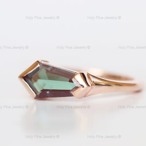 Natural Shield cut Alexandrite Ring, Alexandrite Wedding Jewelry color changing gemstone June Birthstone Ring Anniversary Gift in 14k gold
