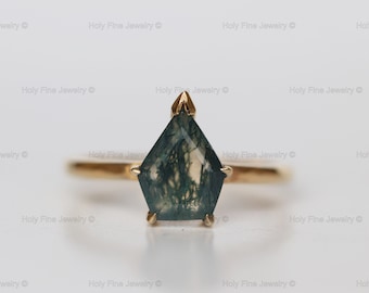 Natural Shield Shape Moss Agate unique Engagement Ring 14K rose Gold Green Inclusion Alternative Bride GeometricUnique healing gemstone ring