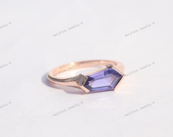 Vintage Shield cut Tanzanite engagement Ring, Lavender Blue Tanzanite, Promise Ring For Women, December Birthstone, Anniversary Gift For Her