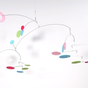 Modern Baby Meisje Mobiel in Confetti Candy Dots