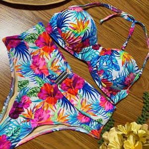 Colorful Bikini With Accessories