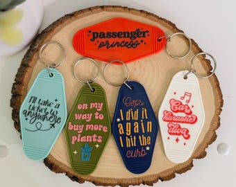 Retro motel Schlüsselanhänger, Vintage-Stil Schlüsselanhänger, Kunststoff Schlüsselanhänger, Geschenke für sie, Abenteuer Geschenk, lustiger Schlüsselanhänger, Pflanzenliebhaber