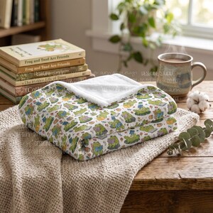 Manta suave y acogedora con diseño de rana lectora, estilo cottagecore, de peluche, con estampado botánico de setas. Regalo ideal para la habitación del bebé.