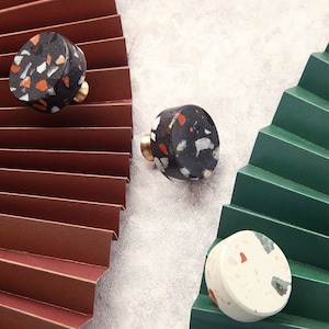 Skåpshandtag i naturmarmor, lådknoppar i marmor, byråknoppar, möbelbeslag, heminredning