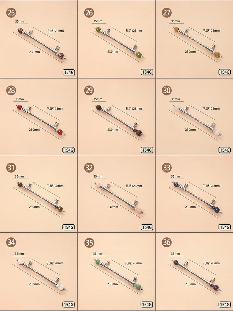Puede incluir: Una colecci&oacute;n de tiradores de armario de 230mm de largo, con adornos de piedras preciosas de colores. Los tiradores miden 35mm de ancho con una distancia entre agujeros de 128mm. Acabado plateado, texto "154G".