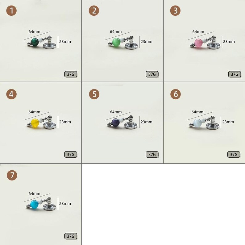 Pode incluir: Uma cole&ccedil;&atilde;o de sete alfinetes de bot&atilde;o de metal, cada um com uma conta colorida e um pequeno espa&ccedil;ador branco. Os alfinetes medem 64 mm de comprimento e 23 mm de altura, com um peso de 37 g. As contas s&atilde;o verde, verde claro, rosa, amarelo, roxo, azul claro e azul.