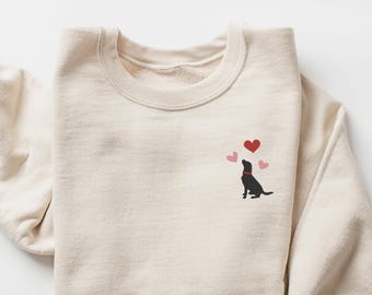 Bluza z haftem, Czarny Labrador (Siedzący) z Sercami, Czarny Labrador Mieszany, Labrador Retriever, Prezent dla Mamy Labradora, Unisex